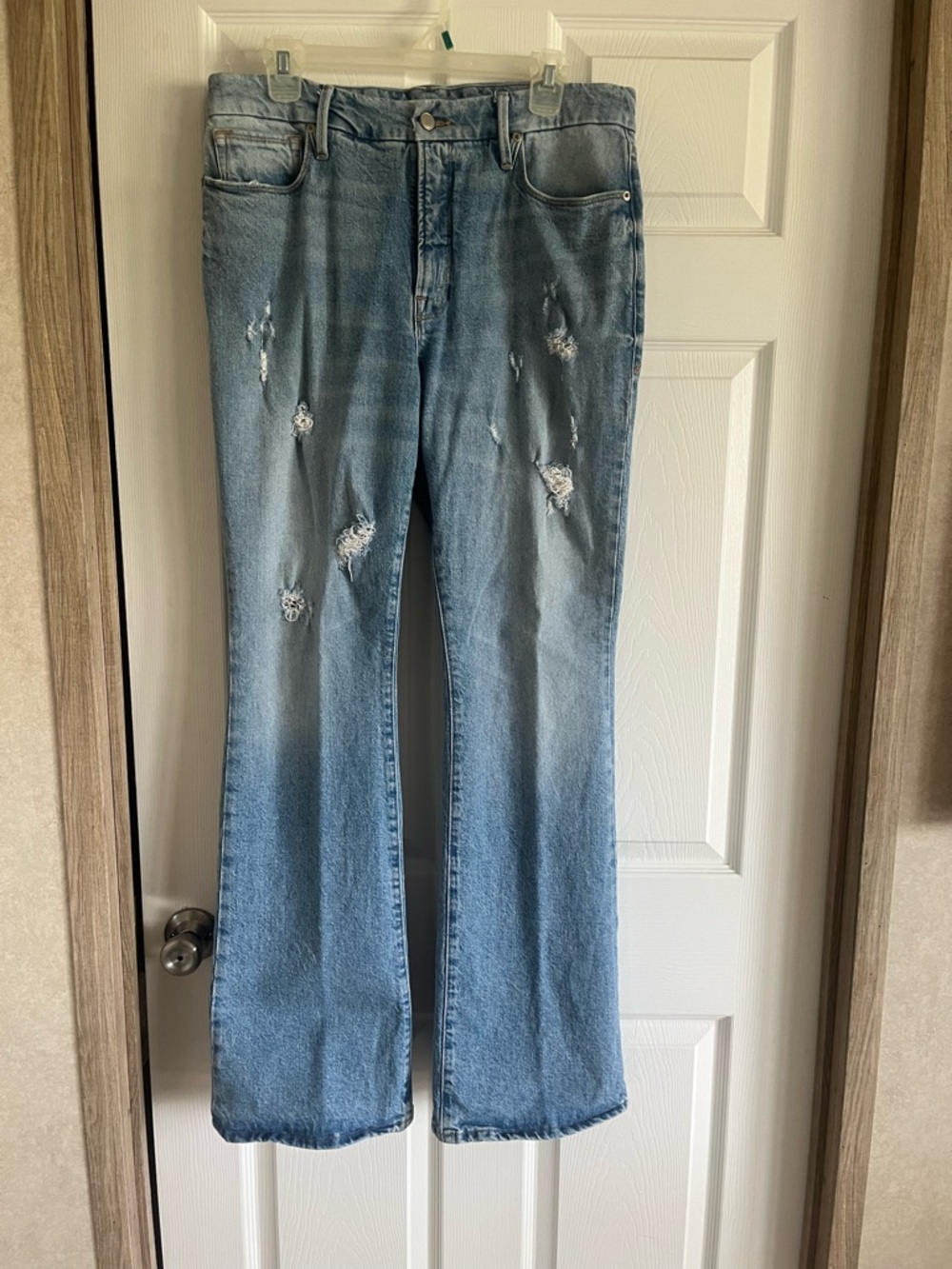 Good American Light Blue Distressed Women’s Jeans size 10/30